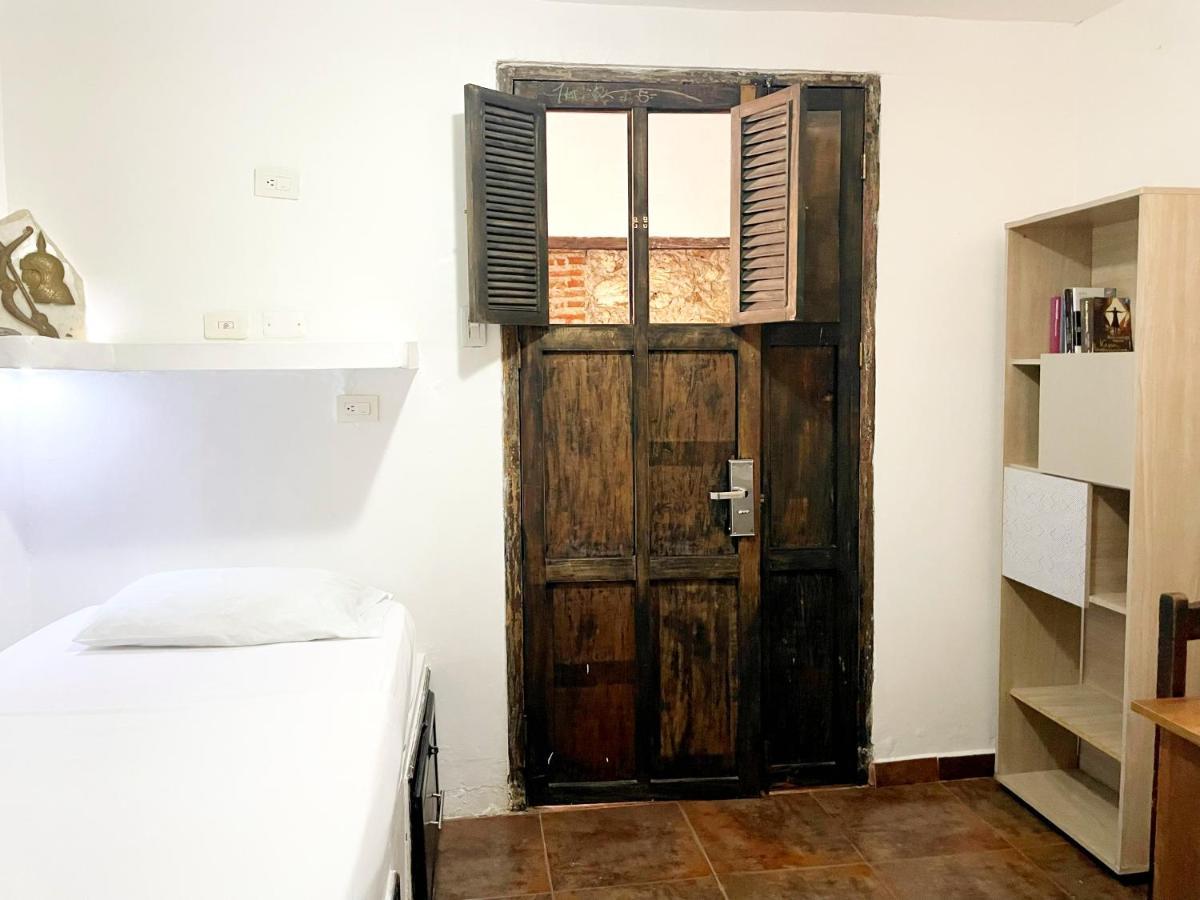 Casa Mama Waldy Hostel Картахена Экстерьер фото