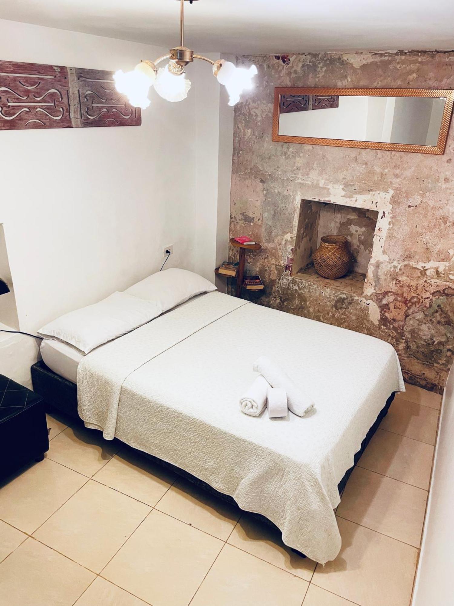 Casa Mama Waldy Hostel Картахена Экстерьер фото